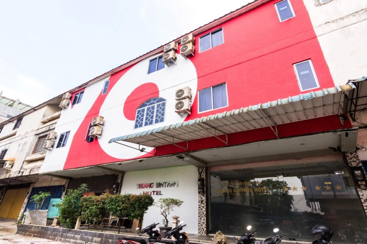 Oyo1703特朗宾唐酒店 Batam 外观 照片