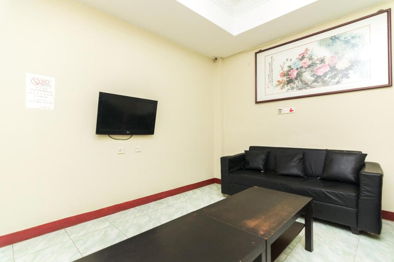 Oyo1703特朗宾唐酒店 Batam 外观 照片