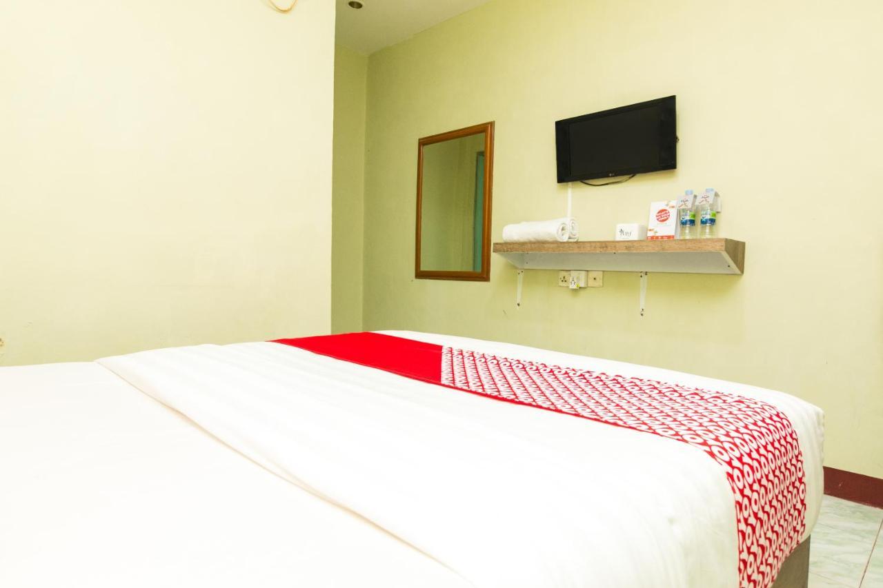 Oyo1703特朗宾唐酒店 Batam 外观 照片