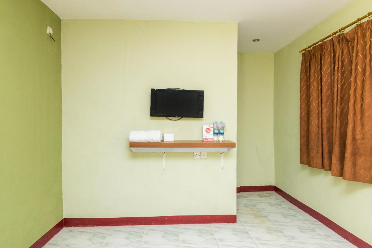 Oyo1703特朗宾唐酒店 Batam 外观 照片