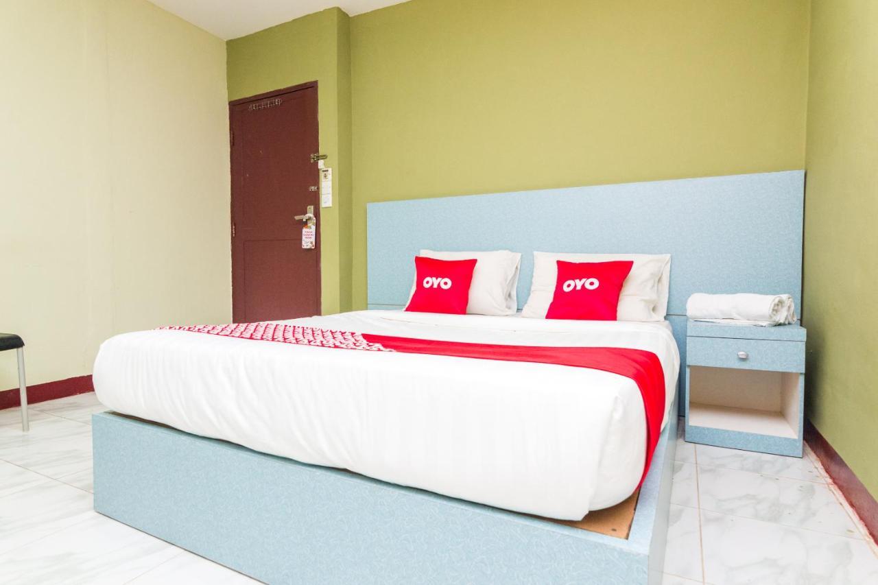 Oyo1703特朗宾唐酒店 Batam 外观 照片