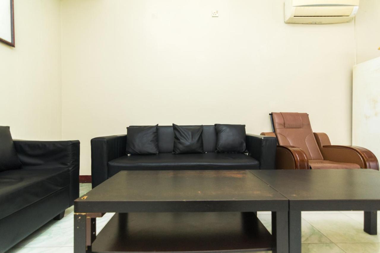 Oyo1703特朗宾唐酒店 Batam 外观 照片