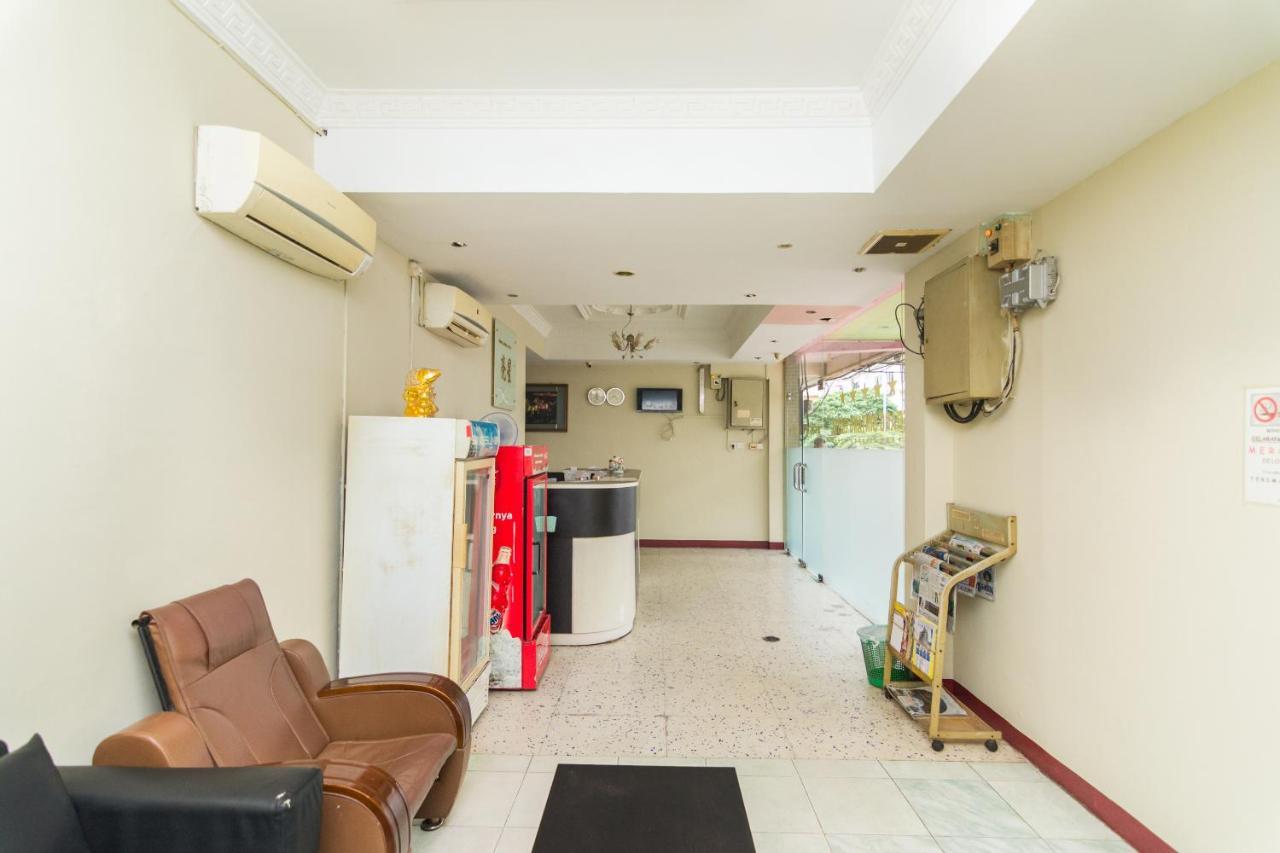Oyo1703特朗宾唐酒店 Batam 外观 照片