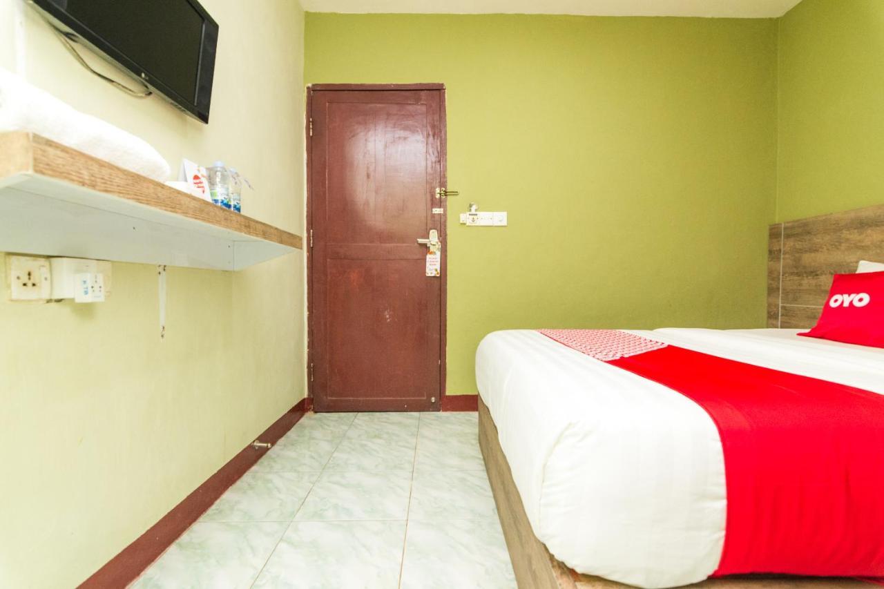 Oyo1703特朗宾唐酒店 Batam 外观 照片