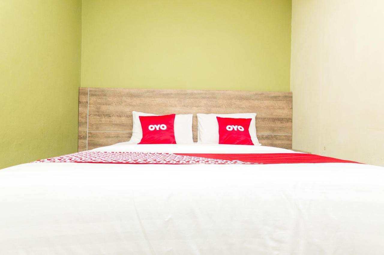 Oyo1703特朗宾唐酒店 Batam 外观 照片